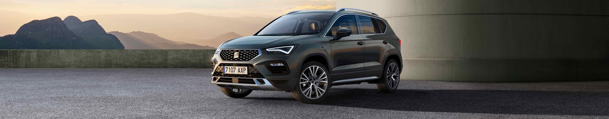 New SEAT Ateca in dark camouflage exterior front side view with reflex silver elements