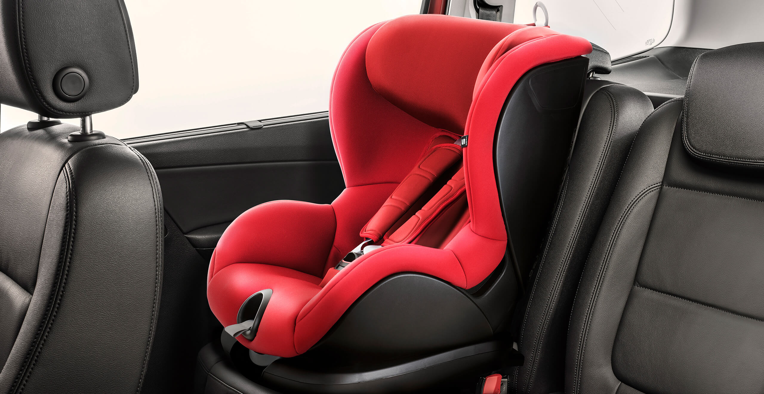 SEAT Alhambra car with ISOFIX, Child safety seat that tethers to the chassis. 