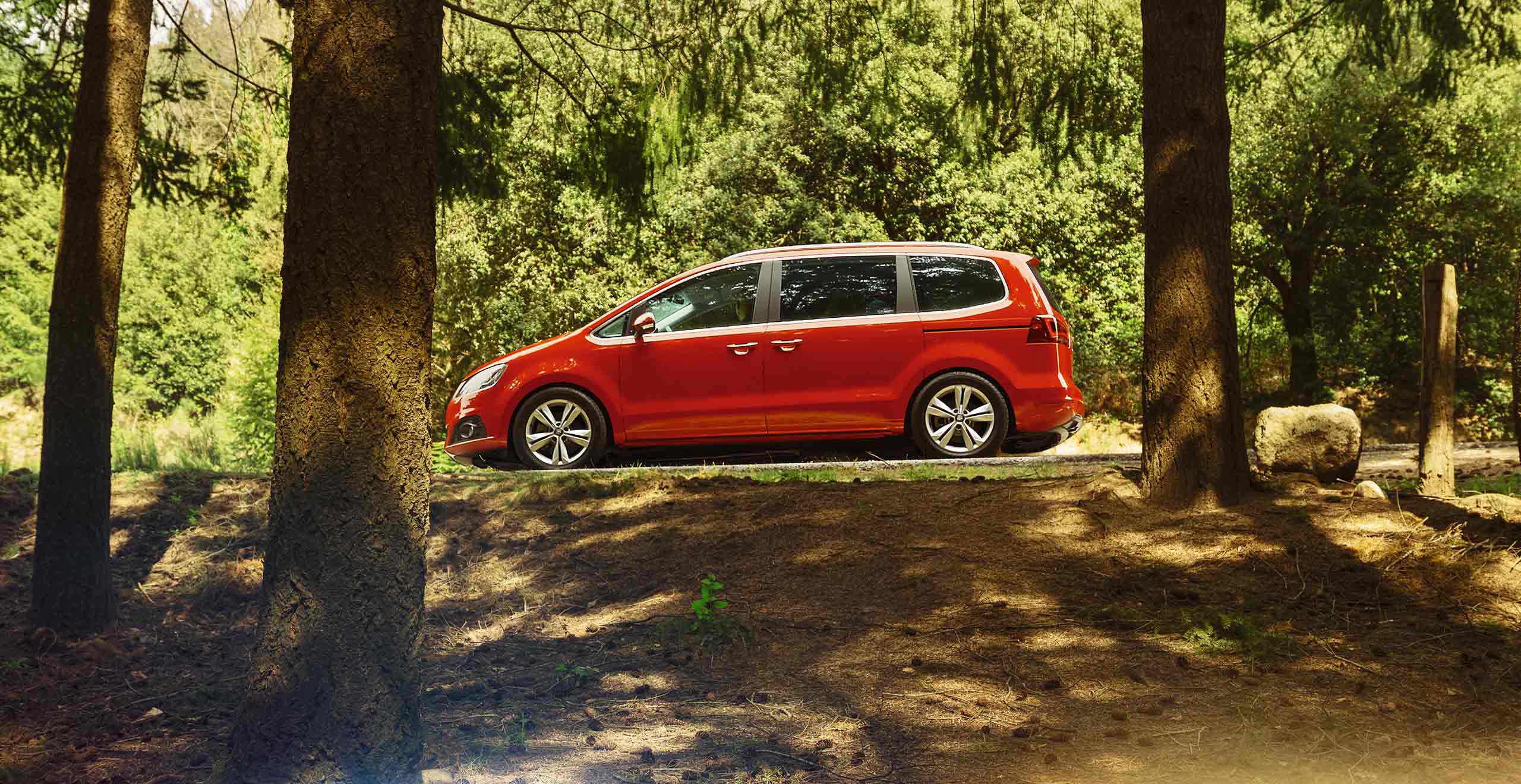 red romance SEAT Alhambra MVP with panoramic sunroof