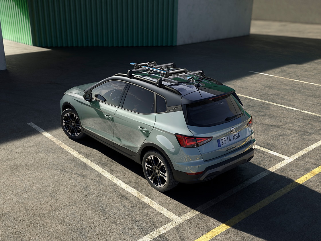 Slidžių bagažinė uždėta ant „SEAT Arona“