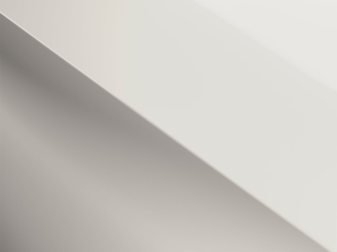 „Candy White“ spalvos „SEAT Arona“ modelis su satino efekto viršutiniu dažų sluoksniu.