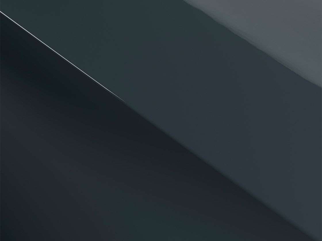 „Fiord Blue“ spalvos „SEAT Arona“ modelis su satino efekto viršutiniu dažų sluoksniu.