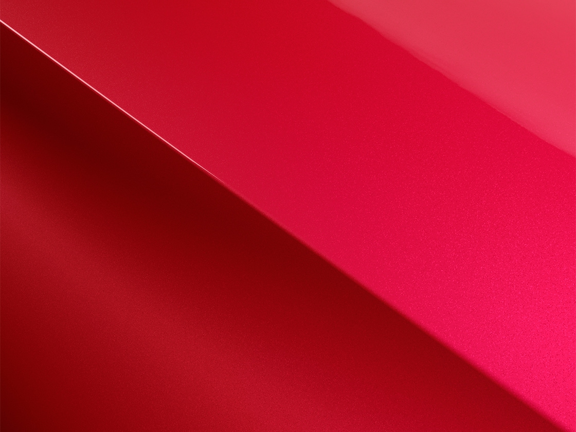 Raudonos „Liminal“ spalvos „SEAT Arona“ modelis su specialiu viršutiniu dažų sluoksniu.