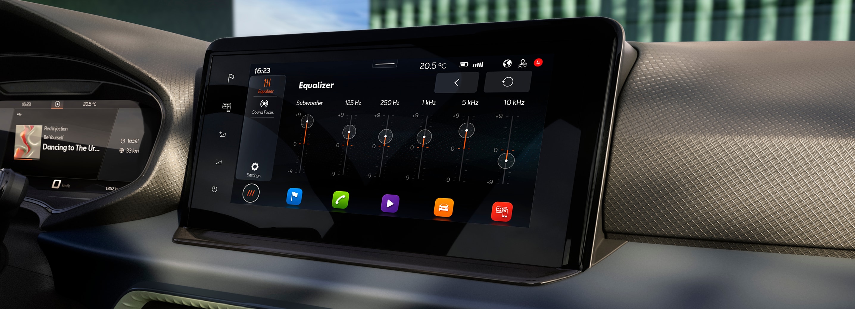 „SEAT Arona“ prietaisų skydelis, kuriame, be kitų funkcijų, integruota ir SEAT garso sistema.