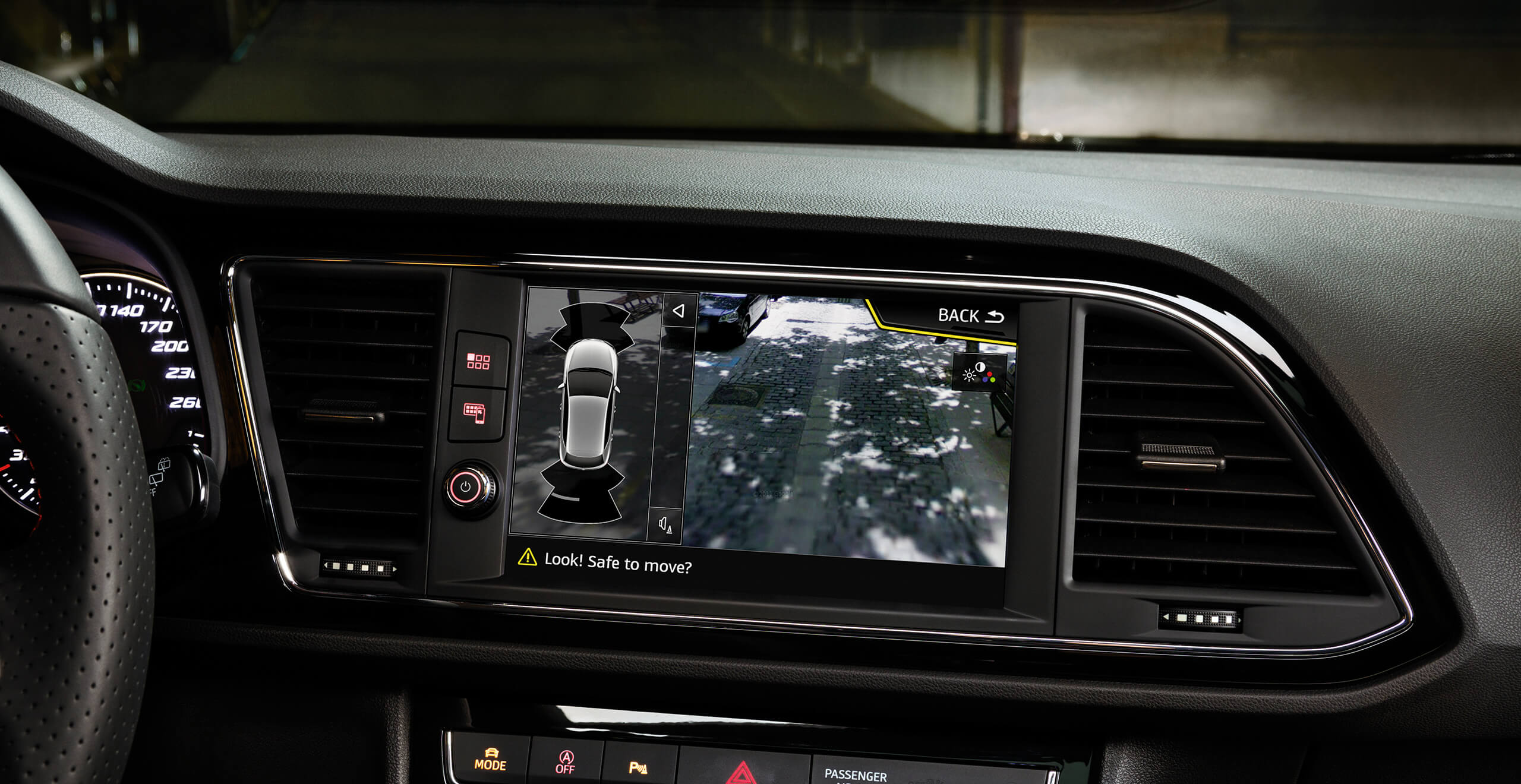 SEAT Leon  interior technology console rear view camera