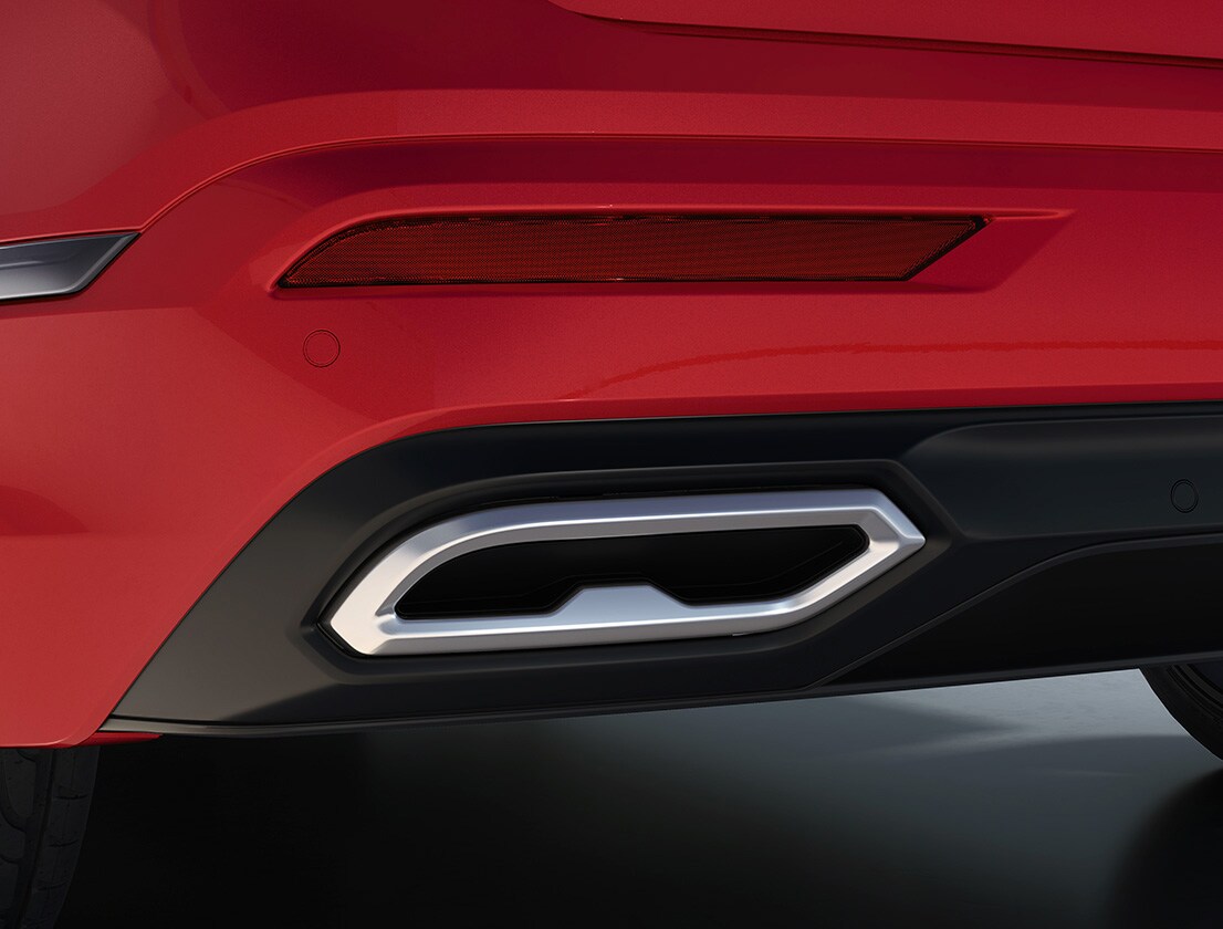 Raudono SEAT Tarraco išmetamieji vamzdžiai