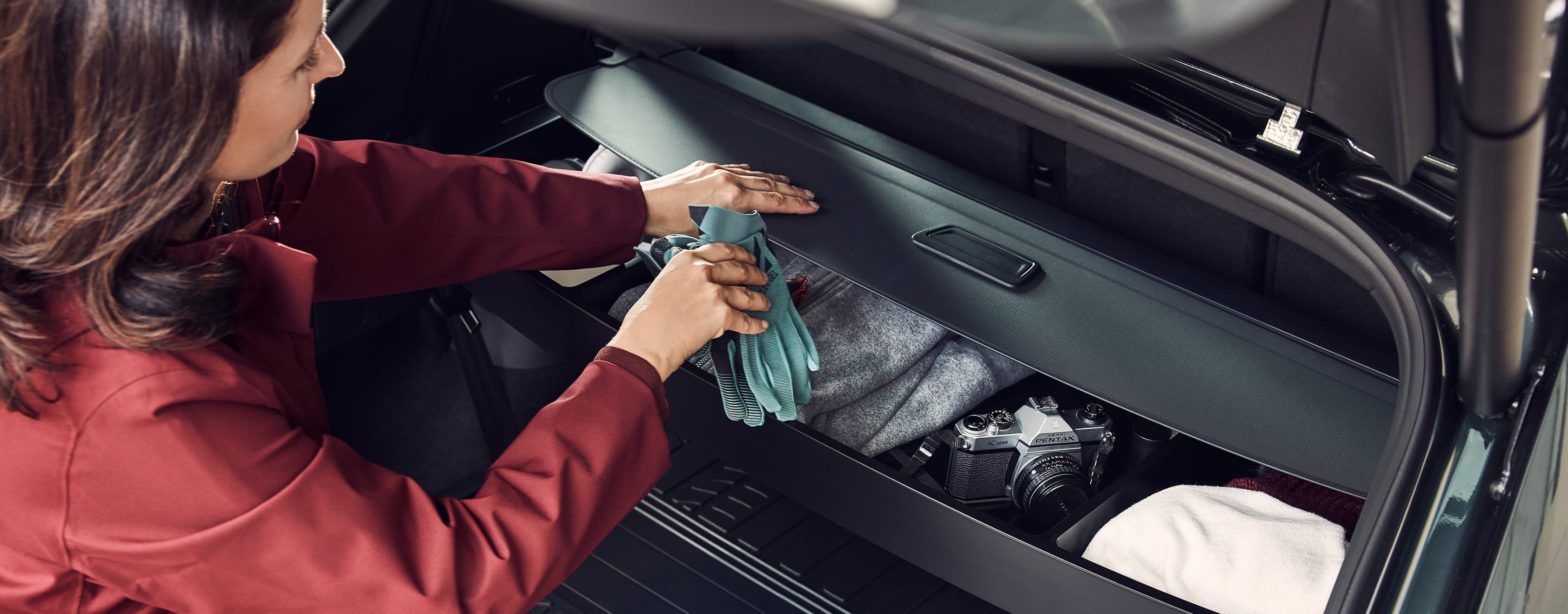 Naujojo 7 vietų SUV SEAT Tarraco bagažinėje esanti lentynėlė