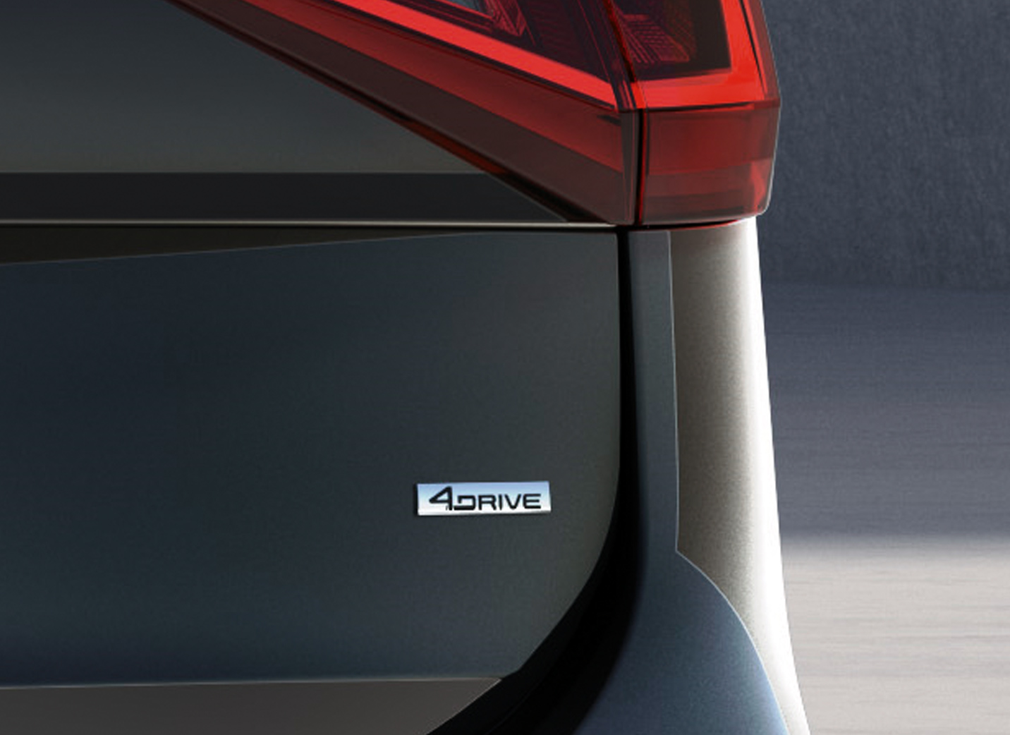 Naujojo 7 vietų SUV SEAT Tarraco vaizdas iš galo su 4Drive logotipu