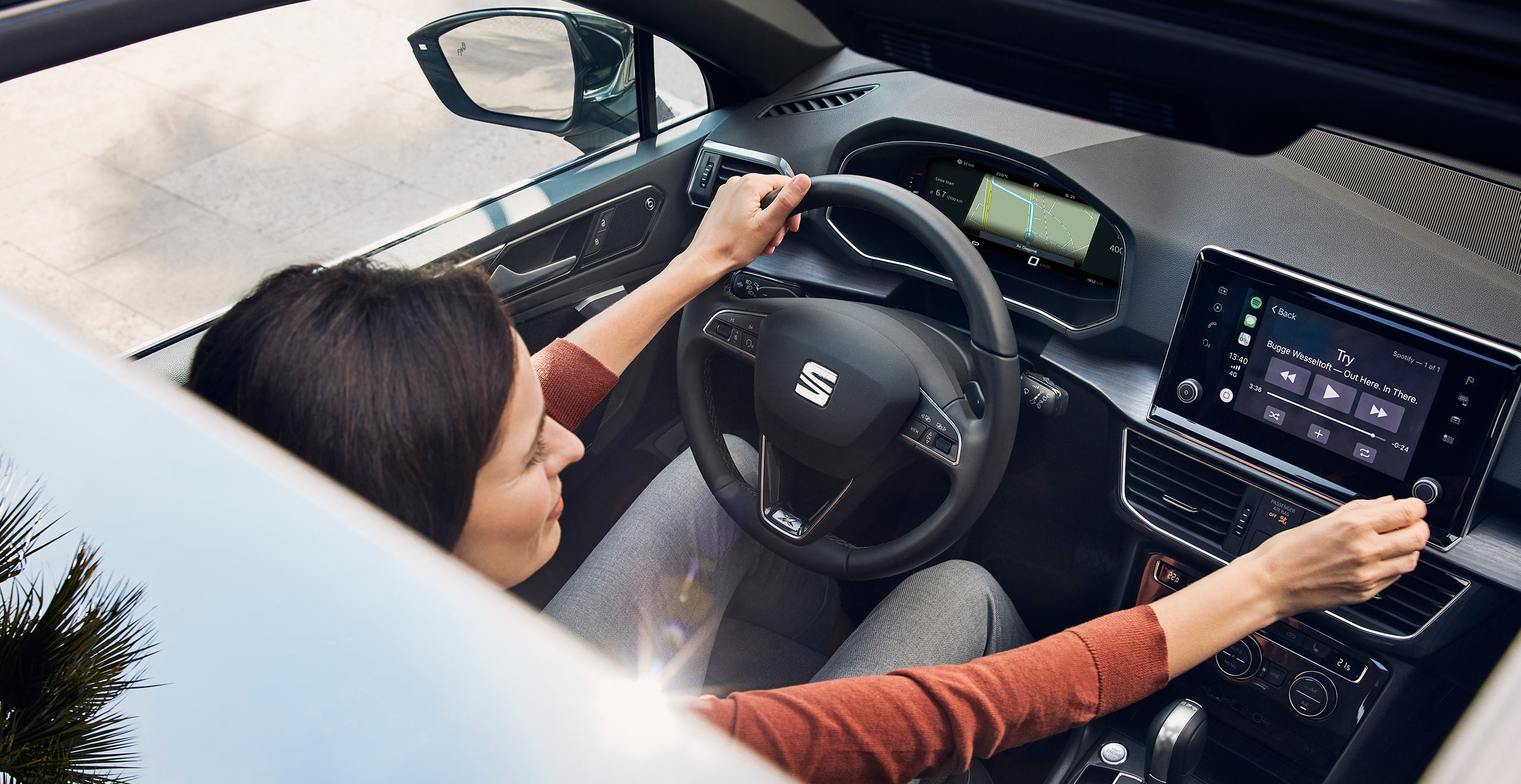 Naujajo 7 vietų SUV SEAT Tarraco Digital Cockpit apšviestas LED, Beats audio sistena ir navigacijos sistema su Full Link iš arti